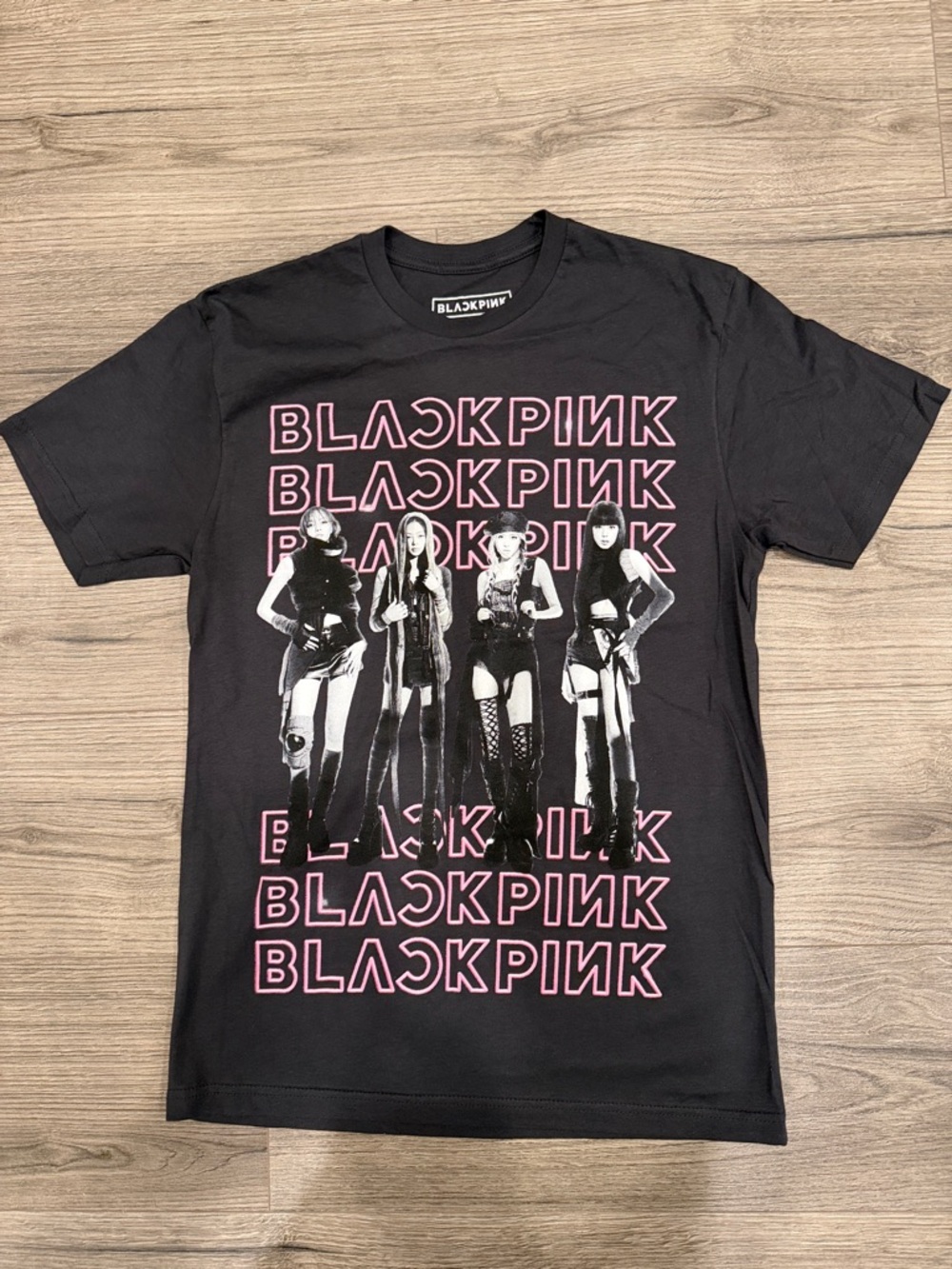 BlackPink Group Portrait BoxLunch Exclusive Tee Women’s Size Small